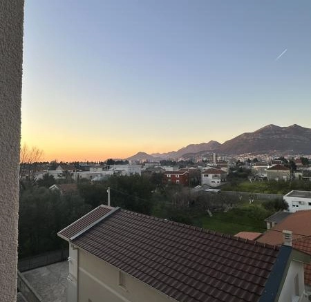 Dvosoban stan 64 m² u novogradnji sa terasom i pogledom – Polje, Bar