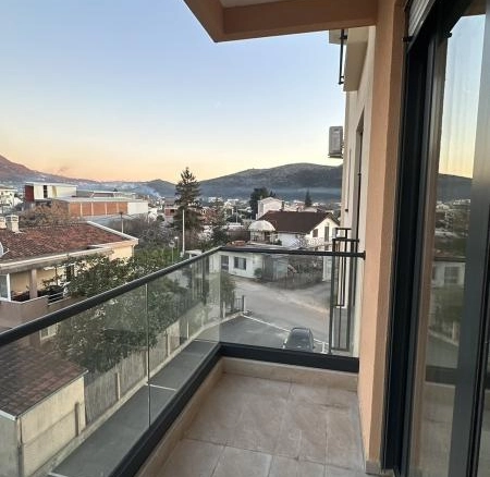 Dvosoban stan 64 m² u novogradnji sa terasom i pogledom – Polje, Bar