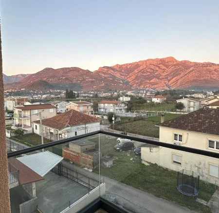 Dvosoban stan 64 m² u novogradnji sa terasom i pogledom – Polje, Bar