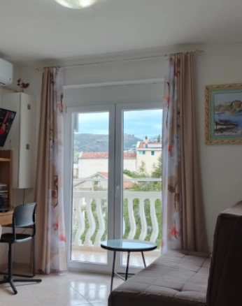 Trosoban penthaus 63 m² na prvoj liniji do mora – Rafailovići, Budva