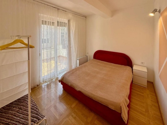 Jednosoban stan 50 m² sa terasom i pogledom na more – Petrovac, Budva