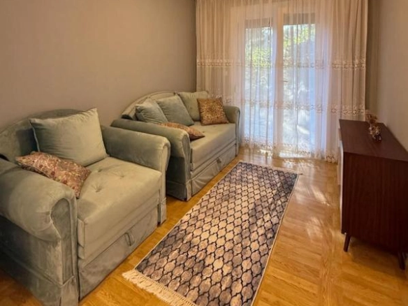 Jednosoban stan 50 m² sa terasom i pogledom na more – Petrovac, Budva