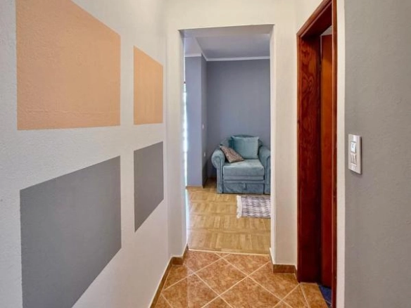 Jednosoban stan 50 m² sa terasom i pogledom na more – Petrovac, Budva