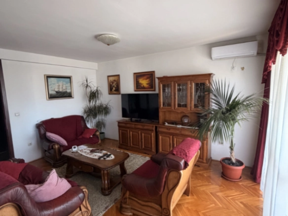 Dvosoban stan 83 m² sa terasama i djelimičnim pogledom na more – Bar