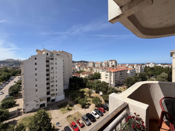 Dvosoban stan 83 m² sa terasama i djelimičnim pogledom na more – Bar