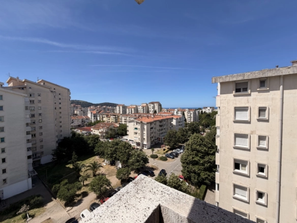 Dvosoban stan 83 m² sa terasama i djelimičnim pogledom na more – Bar