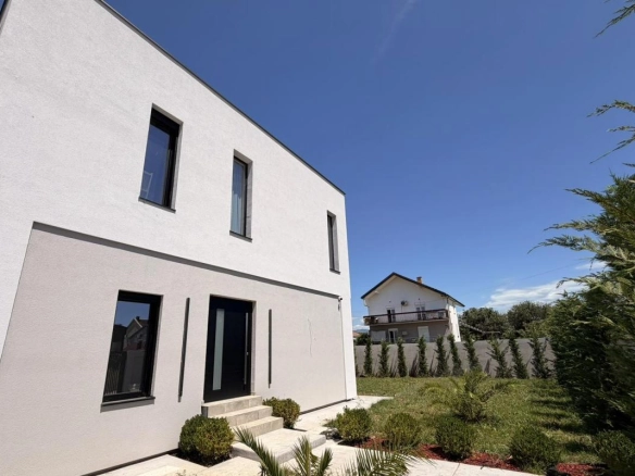 Kuća 225 m² na placu od 571 m² sa saunom – Gornja Gorica, Podgorica