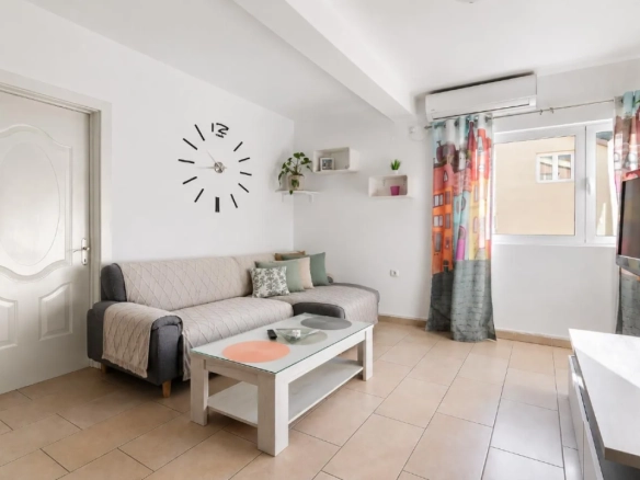 Dvosoban stan 55 m² sa djelimičnim pogledom na more – Donja Lastva, Tivat