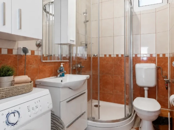 Dvosoban stan 55 m² sa djelimičnim pogledom na more – Donja Lastva, Tivat