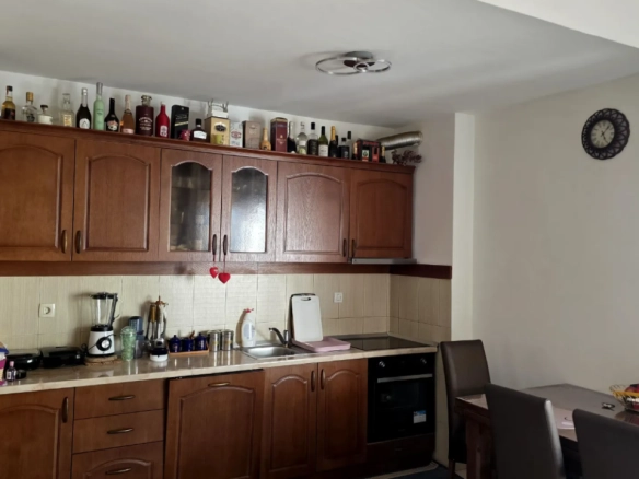 Dvosoban stan 81 m² na trećem spratu sa liftom – Lazi, Budva