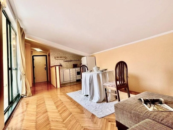 Dvosoban stan 70 m² sa dvije terase u centru – Budva