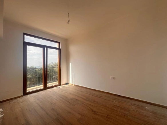 Jednosoban stan 118 m² sa terasom od 66,40 m² – Dobra Voda, Bar
