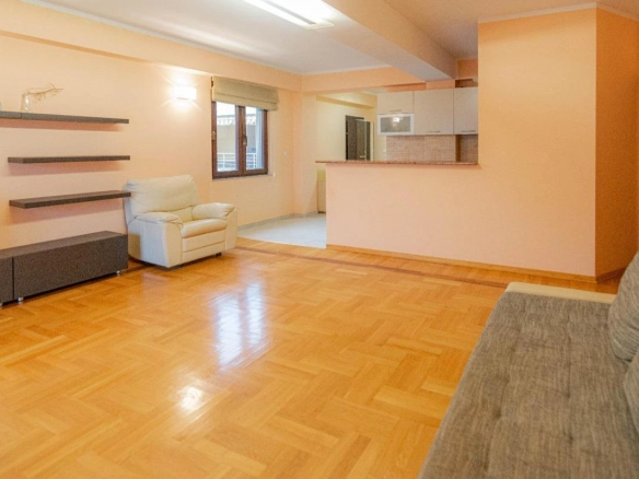 Jednosoban stan 60 m² na prvoj liniji do mora – Igalo, Herceg Novi