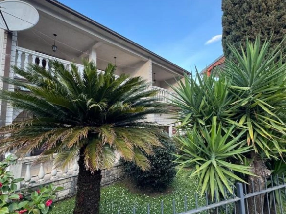 Kuća 250 m² na placu od 500 m², 250 m od mora – Igalo, Herceg Novi