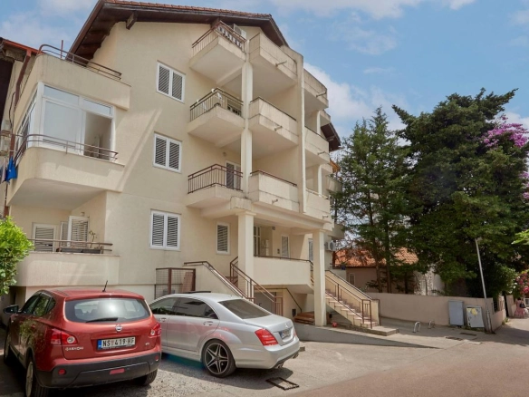 Dvosoban stan 62 m² sa parking mjestom u centru – Budva