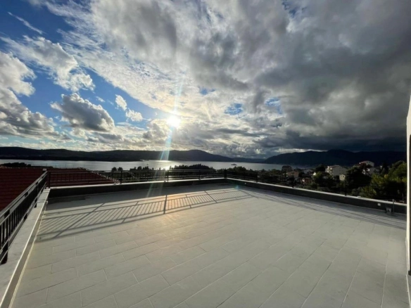 Dvosoban stan 105 m² sa direktnim pogledom na more – Kavač, Kotor