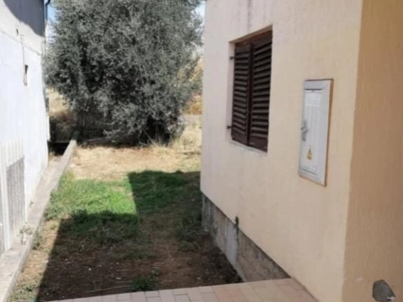 Dvosoban stan 40 m² u prizemlju kuće sa dvorištem – Sutomore, Bar