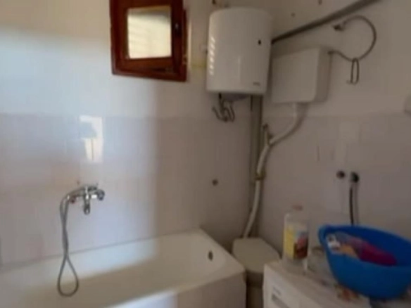 Dvosoban stan 40 m² u prizemlju kuće sa dvorištem – Sutomore, Bar
