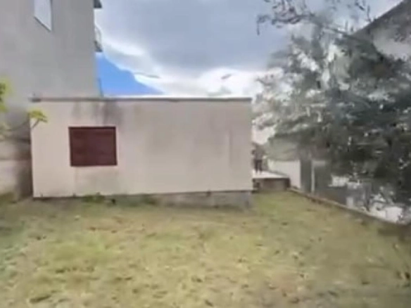 Dvosoban stan 40 m² u prizemlju kuće sa dvorištem – Sutomore, Bar