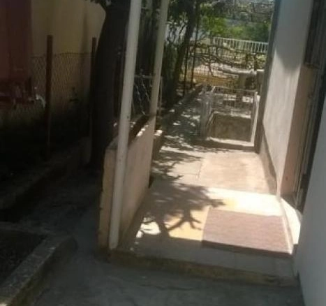 Trosoban stan 94 m² sa dvorištem od 179 m² – Sutomore, Bar