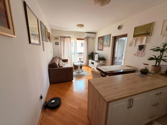 Jednosoban stan 47 m² u kompleksu sa bazenom – Baošići, Herceg Novi