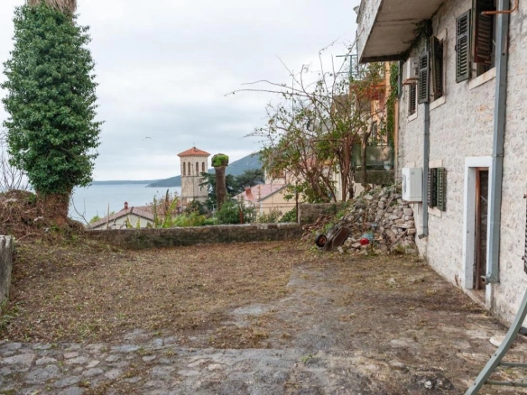 Kuća 166 m² sa dvorištem i pogledom na more – Herceg Novi