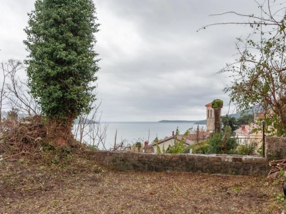 Kuća 166 m² sa dvorištem i pogledom na more – Herceg Novi