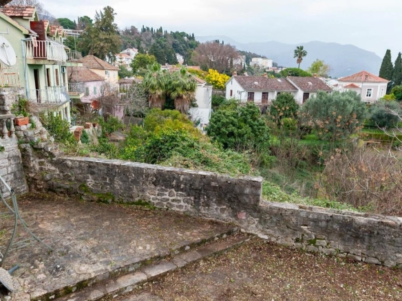 Kuća 166 m² sa dvorištem i pogledom na more – Herceg Novi