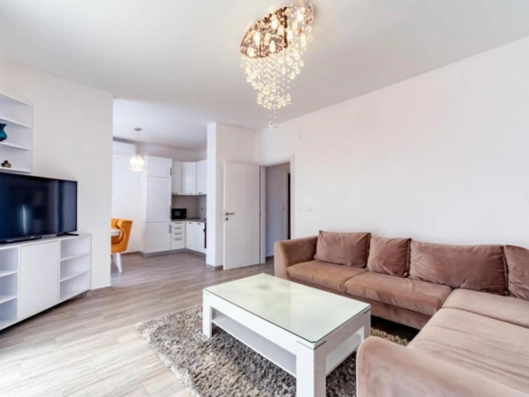 Izdavanje: Trosoban stan 127 m² 100 m od mora – Petrovac, Budva