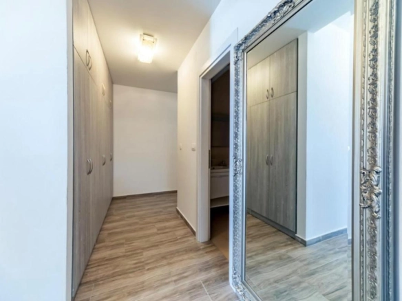 Izdavanje: Trosoban stan 127 m² 100 m od mora – Petrovac, Budva