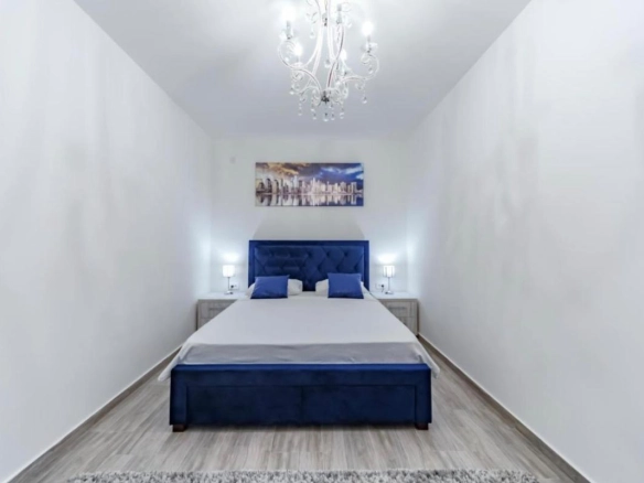 Izdavanje: Trosoban stan 127 m² 100 m od mora – Petrovac, Budva