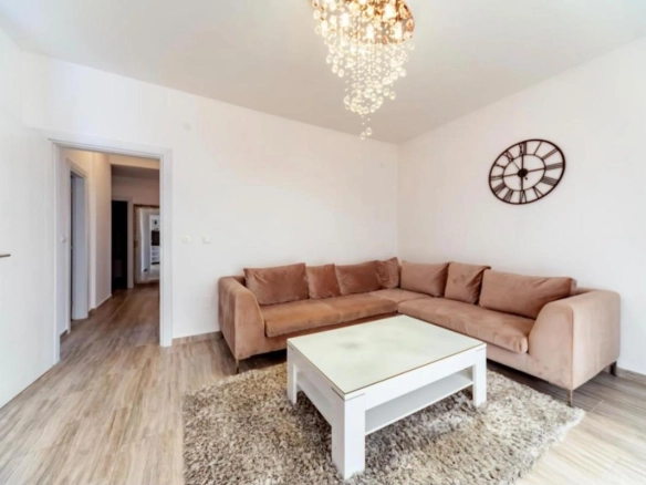 Izdavanje: Trosoban stan 127 m² 100 m od mora – Petrovac, Budva