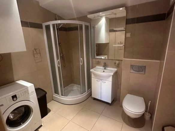 Dvosoban stan 63 m² na posljednjem spratu sa terasom – Pržno, Budva
