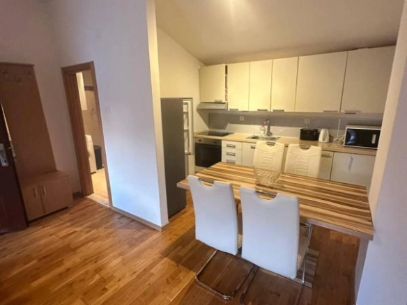 Dvosoban stan 63 m² na posljednjem spratu sa terasom – Pržno, Budva