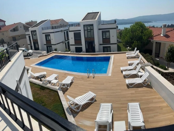 Dvosoban stan 49 m² sa krovnom terasom od 25 m² – Kavač, Kotor