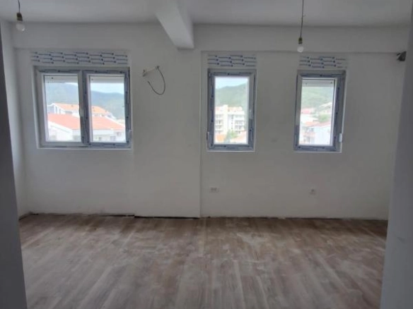 Jednosoban stan 38 m² sa pogledom na more – Lazi, Budva