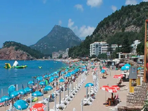 Kuća 150 m² na placu od 330 m², 100 m od mora – Sutomore, Bar