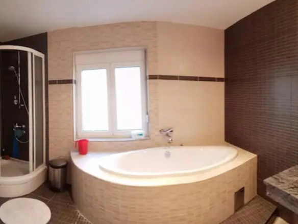 Kuća 150 m² na placu od 330 m², 100 m od mora – Sutomore, Bar