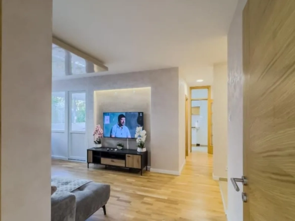 Dvosoban stan 68 m² blizu mora, potpuno namješten – Tivat