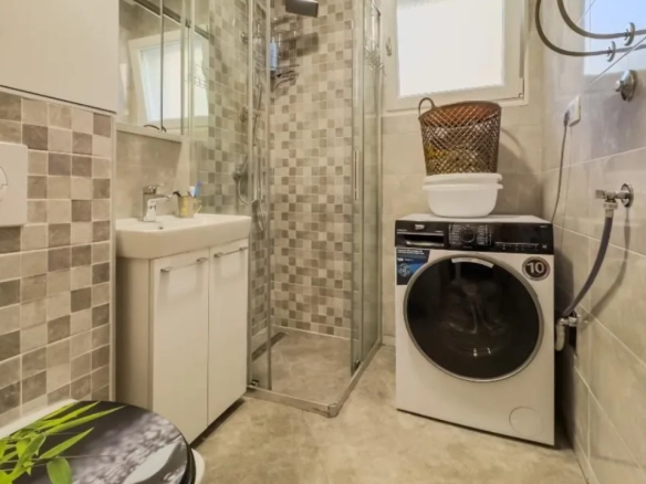 Dvosoban stan 68 m² blizu mora, potpuno namješten – Tivat
