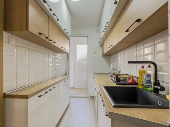 Dvosoban stan 68 m² blizu mora, potpuno namješten – Tivat