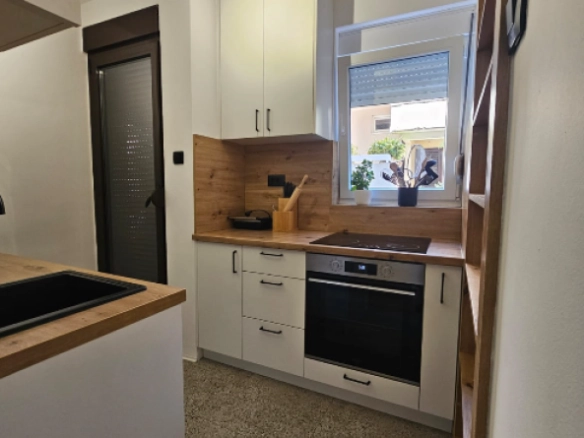 Dvosoban stan 52 m² potpuno renoviran i namješten – Dubovica, Budva