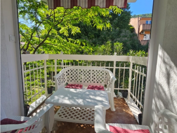 Dvosoban stan 52 m² potpuno renoviran i namješten – Dubovica, Budva
