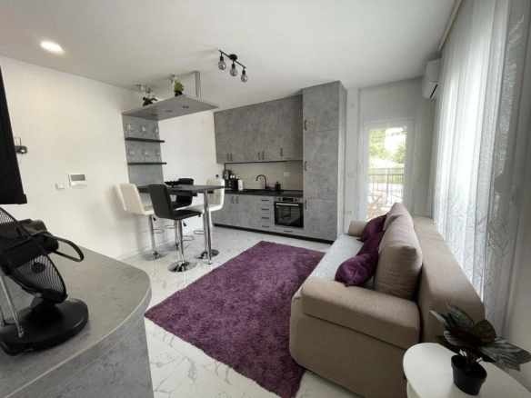 Jednosoban stan 36 m² sa pogledom na more iz spavaće sobe – Đenovići, Herceg Novi