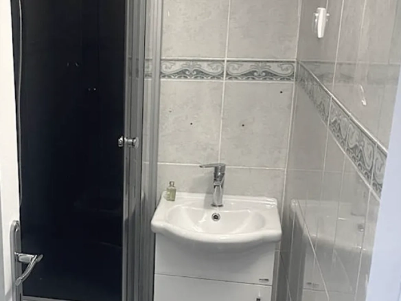 Kuća 105 m² sa pogledom na zaliv, 50 m od mora – Krašići, Tivat