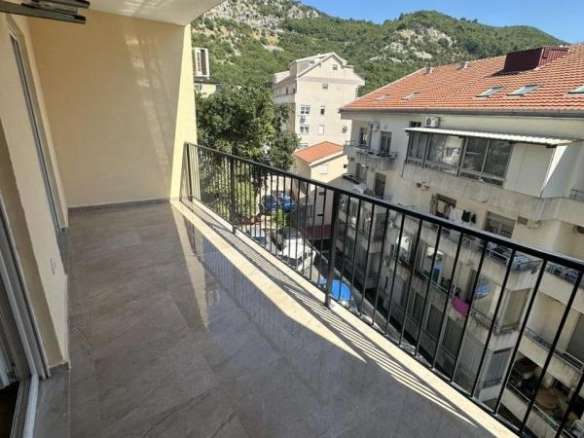 Jednosoban stan 49 m² sa djelimičnim pogledom na more – Lazi, Budva