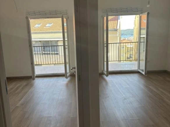 Jednosoban stan 49 m² sa djelimičnim pogledom na more – Lazi, Budva