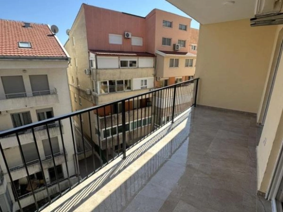 Jednosoban stan 49 m² sa djelimičnim pogledom na more – Lazi, Budva