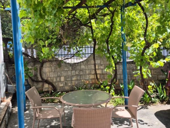 Kuća 403 m² sa placom i postojećim poslovanjem – Petrovac, Budva