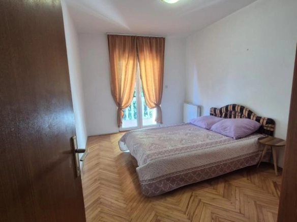 Kuća 403 m² sa placom i postojećim poslovanjem – Petrovac, Budva